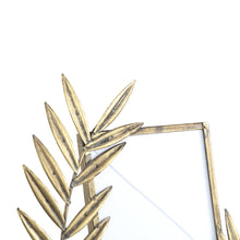 Afbeelding in Gallery-weergave laden, PTMD - Merila Gold metal photoframe with leaf corner