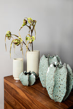 Afbeelding in Gallery-weergave laden, PTMD - Emmaa Grey ceramic pot ribbed spiky border high S