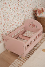 Afbeelding in Gallery-weergave laden, Little Dutch Poppenbed – Soft Flowers – Roze Hout