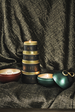 Afbeelding in Gallery-weergave laden, SOJAKAARS - 4 KAARSEN IN LUXE GIFTBOX - WINTER GLOW