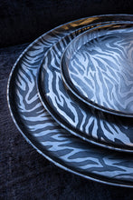 Afbeelding in Gallery-weergave laden, PTMD - Merina Silver iron bowl etched zebra print round M