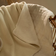 Afbeelding in Gallery-weergave laden, Little Dutch Gebreid wiegdeken - Fleece – Wit – Essentials