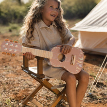 Afbeelding in Gallery-weergave laden, Little Dutch Houten gitaar - Roze FSC - Safari Friends