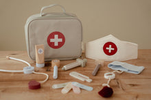 Afbeelding in Gallery-weergave laden, Little Dutch Dokterset – Hout