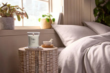 Afbeelding in Gallery-weergave laden, WoodWick Tonka &amp; Almond Milk - Medium