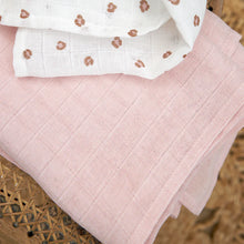 Afbeelding in Gallery-weergave laden, Meyco Hydrofiele doeken Mini Panther Soft Pink 120x120cm - 2-Pack