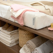 Afbeelding in Gallery-weergave laden, Meyco Hydrofiele doeken pre-washed Soft Rose/Rose/Natural 30x30cm - 3-Pack