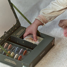Afbeelding in Gallery-weergave laden, Little Dutch Verhalen projector zaklamp FSC - Safari Friends