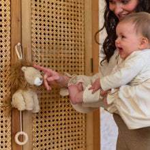 Afbeelding in Gallery-weergave laden, Little Dutch Safari Friends Muziekdoosje Leeuw