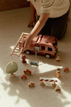 Afbeelding in Gallery-weergave laden, Little Dutch - Brandweerwagenset Met Pegdolls