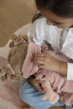 Afbeelding in Gallery-weergave laden, Little Dutch Knuffelpop Rosa – 40 cm
