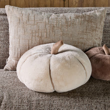 Afbeelding in Gallery-weergave laden, Riviera Maison - Pumpkin Faux Fur Box Pillow L