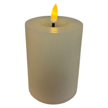 Afbeelding in Gallery-weergave laden, Mansion - Oplaadbare LED-kaars Ø7,5 × 10 cm - rustiek ivoor