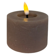 Afbeelding in Gallery-weergave laden, Mansion - Oplaadbare LED-kaars Ø7,5 × 5 cm - rustiek grijs
