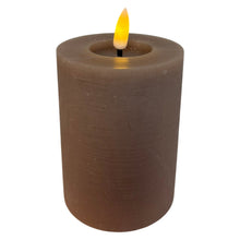 Afbeelding in Gallery-weergave laden, Mansion - Oplaadbare LED-kaars Ø7,5 × 10 cm - rustiek grijs