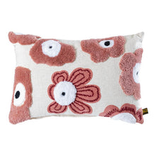 Afbeelding in Gallery-weergave laden, PTMD - Primuse Pink rectangle embroidery flower cushion