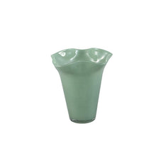 Afbeelding in Gallery-weergave laden, PTMD - Macarena Green glass round vase wavy high S