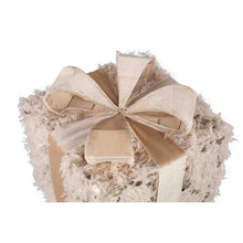 Afbeelding in Gallery-weergave laden, PTMD - Syben Cream fabric present statue with LED L