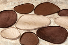 Afbeelding in Gallery-weergave laden, PTMD - Sarahkate Beige vegan leather plate organic L