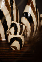 Afbeelding in Gallery-weergave laden, PTMD - Evelin round ceramic pot with lines L