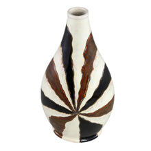 Afbeelding in Gallery-weergave laden, PTMD - Evelin oval ceramic vase with lines L