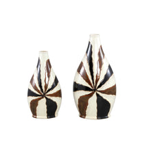Afbeelding in Gallery-weergave laden, PTMD - Evelin oval ceramic vase with lines L
