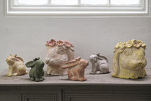 Afbeelding in Gallery-weergave laden, PTMD - Iyasia Pink rabbit shaped cement statue w flowers