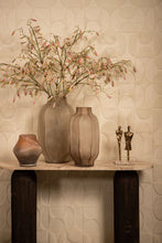Afbeelding in Gallery-weergave laden, PTMD - Caruso Cream solid glass vase wavy swirl center M