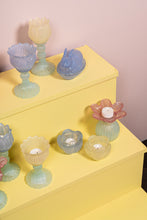 Afbeelding in Gallery-weergave laden, PTMD - Leila Lilac glass flower shaped tealight