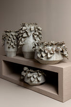Afbeelding in Gallery-weergave laden, PTMD - Varda Beige ceramic rough vase with leaf details S