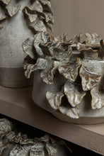 Afbeelding in Gallery-weergave laden, PTMD - Varda Beige ceramic rough vase with leaf details S