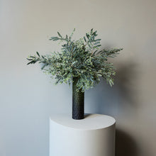 Afbeelding in Gallery-weergave laden, PTMD - Leaves Plant Dark Green seeded eucalyptus spray