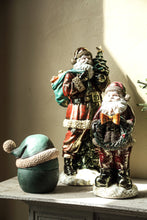 Afbeelding in Gallery-weergave laden, PTMD - Clause Red poly santa statue with wreath