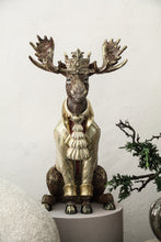 Afbeelding in Gallery-weergave laden, PTMD - Dasher Brown poly sitting royal moose statue