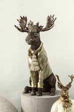 Afbeelding in Gallery-weergave laden, PTMD - Dasher Brown poly sitting royal moose statue