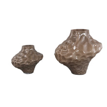 Afbeelding in Gallery-weergave laden, PTMD - Moises Taupe irregular dented glass vase S