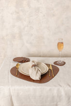 Afbeelding in Gallery-weergave laden, PTMD - Delcia Burgundy vegan leather coaster organic S/6
