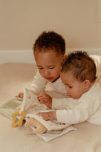 Afbeelding in Gallery-weergave laden, Little Dutch Activiteitenboekje - Newborn Naturals