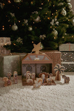 Afbeelding in Gallery-weergave laden, Little Dutch – Kerststal speelkoffer