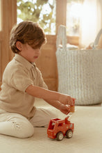 Afbeelding in Gallery-weergave laden, Little Dutch Brandweerwagen Inclusief Pegdoll – Hout