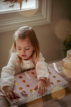 Afbeelding in Gallery-weergave laden, Little Dutch adventskalender met 24 vakjes met armbandjes, bedeltjes en stickers