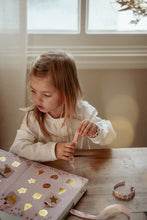 Afbeelding in Gallery-weergave laden, Little Dutch adventskalender met 24 vakjes met armbandjes, bedeltjes en stickers