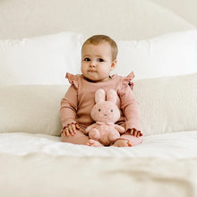 Afbeelding in Gallery-weergave laden, Little Dutch Nijntje knuffel 20cm pink flower GRS