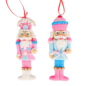 5.625"H CLAY DOUGH NUTCRACKER ORNA - Keuze uit 2 kleuren