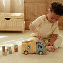 Afbeelding in Gallery-weergave laden, Little Dutch - houten Vuilniswagen Met Pegdolls