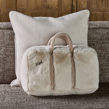 Afbeelding in Gallery-weergave laden, Riviera Maison - RM Handbag Faux Fur Box Pillow