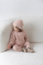 Afbeelding in Gallery-weergave laden, Feetje Mutsje gebreid - The Magic is in You - Roze