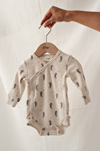 Afbeelding in Gallery-weergave laden, Feetje - Wikkelromper rib AOP - Sea Sweeties