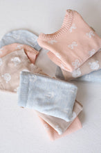 Afbeelding in Gallery-weergave laden, Feetje - Mutsje gebreid AO - The Knits