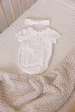 Afbeelding in Gallery-weergave laden, Feetje - Romper crinkle AOP k/m - Delicate Flower